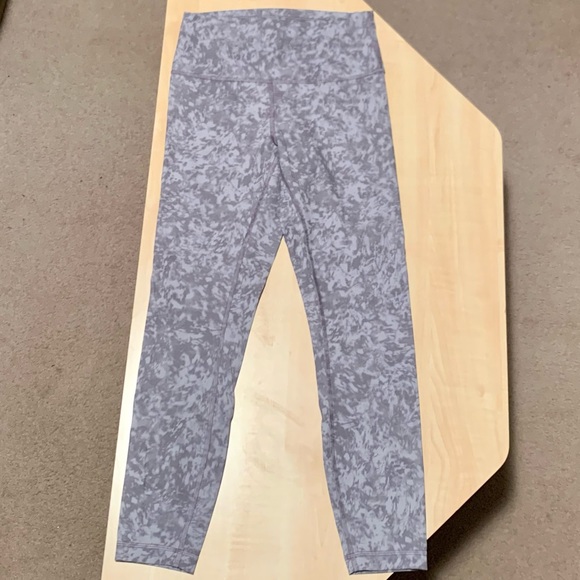 Lululemon wonder train high rise 25” - Picture 2 of 2